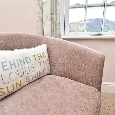 3 Bed In Newlands Valley Sz075 *